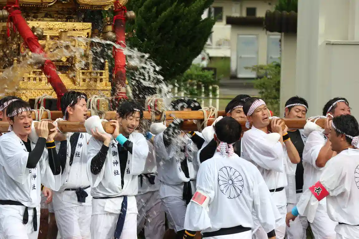 日知屋本郷の街を巡る大御神社例大祭・午前中のお神輿